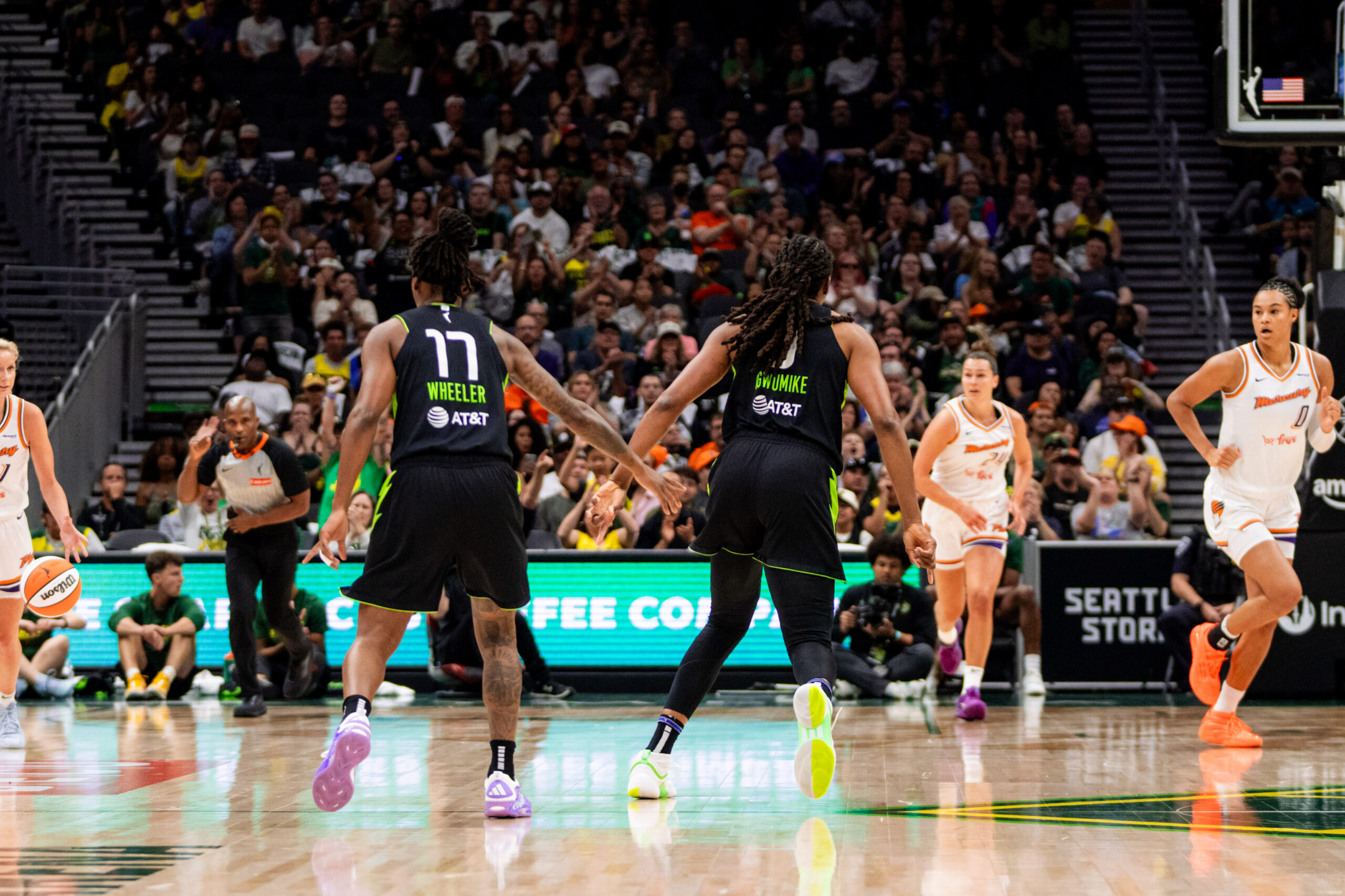 Game 35: Seattle vs Phoenix, 85-82